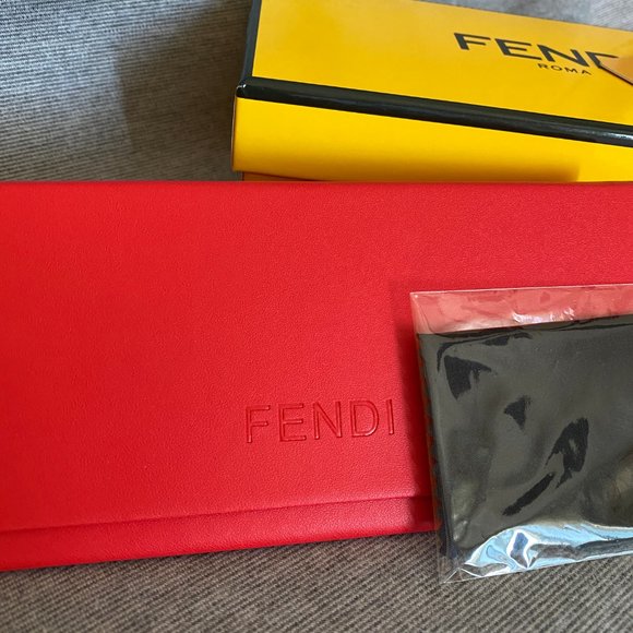 Fendi cat eye sunglasses for women main image 6